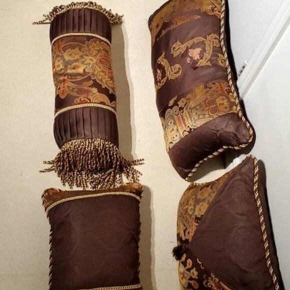 4 Deluxe Decorative "Ritz Carlton" Gold Series Throw Pillows 2 Sided - MINT A+ - Picture 5 of 8